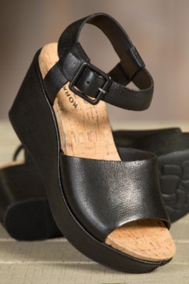 Chocolat Blu Winner Black Patent Criss Cross Wedge Slide Sandal